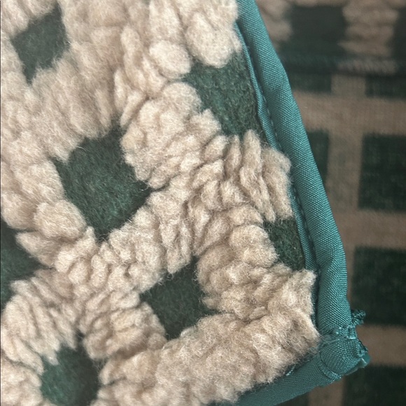 Women's Sherpa Grid Zip Vest - Beige with Dark Green Trim - Picture 7 of 9